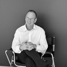 快评丨直播机构的镰刀，为何总挥向农村辍学少女？